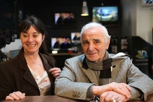 Charles Aznavour avec Cécile Lonis Charles Aznavour avec Cécile Lonis
