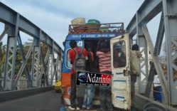 Arrêt sur images: Un matin sur le pont Faidherbe. Arrêt sur images: Un matin sur le pont Faidherbe.