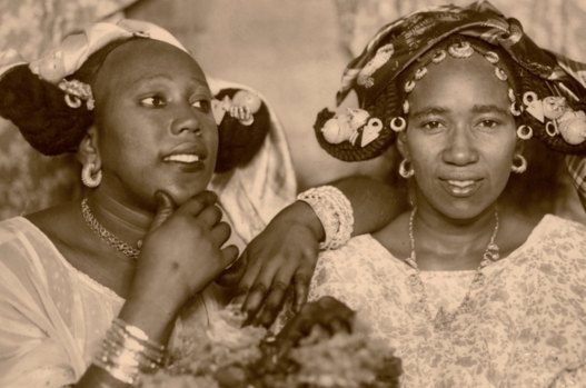 Une société metisse originale: Saint-Louis du Sénégal, aux 18emes et 19emes siècles. Une société metisse originale: Saint-Louis du Sénégal, aux 18emes et 19emes siècles.