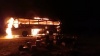 Un bus prend feu à la sortie de Ross-bethio (vidéos)