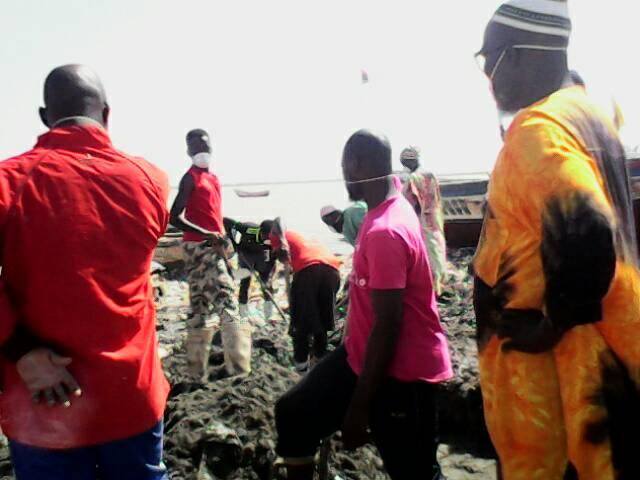 NETTOIEMENT DES BERGES DE GOXU MBACC : belle synergie entre la Commune et les populations ( photos )