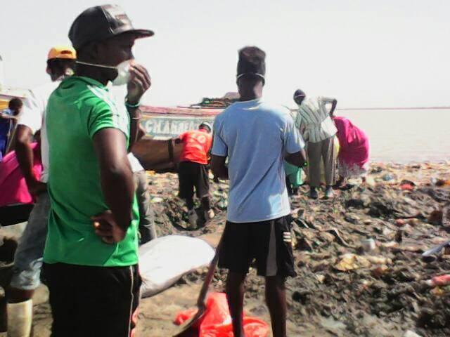 NETTOIEMENT DES BERGES DE GOXU MBACC : belle synergie entre la Commune et les populations ( photos )