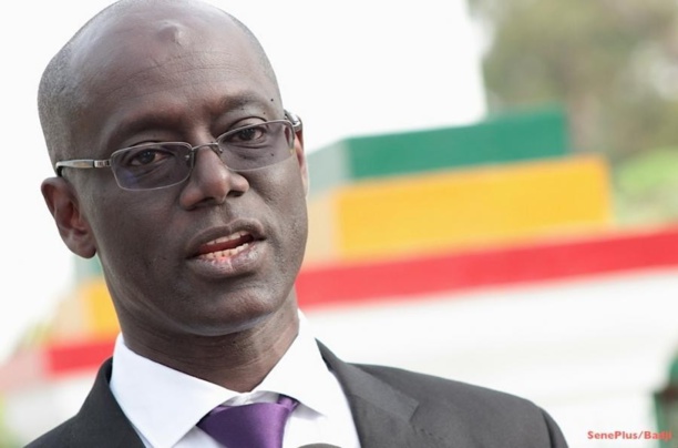 Saint-Louis : Thierno Alassane SALL anime une conférence sur la découverte du pétrole et du gaz et ses perspectives, à l’Ugb.