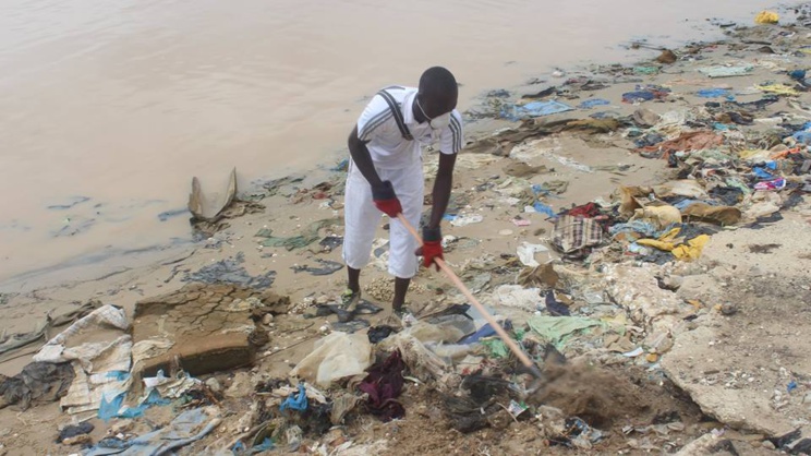 DIRECT – Une mobilisation citoyenne nettoie les berges de Saint-Louis (photos) DIRECT – Une mobilisation citoyenne nettoie les berges de Saint-Louis (photos)