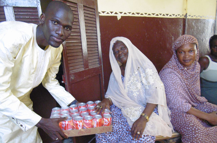 ACTION SOCIALE : des denrées alimentaires aux hôtes des 2 raakas. ACTION SOCIALE : des denrées alimentaires aux hôtes des 2 raakas.