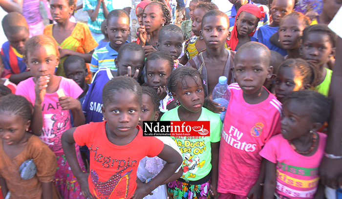 Des élèves du village de l'école élemeentaire de Keur Barba