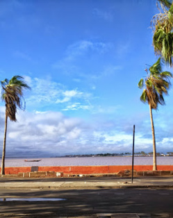 Saint - Louis, la ville bleue. Par Bassirou DIAGNE, CRDS ex IFAN Saint - Louis, la ville bleue. Par Bassirou DIAGNE, CRDS ex IFAN