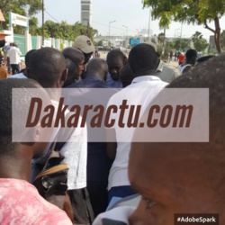 URGENT : Sonko victime d'un éclat de gaz lacrymogène URGENT : Sonko victime d'un éclat de gaz lacrymogène