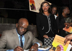 En plus du cadeau de fin d'année, offrons des livres à nos enfants ! En plus du cadeau de fin d'année, offrons des livres à nos enfants !