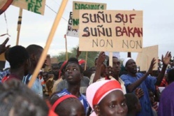 Macky à NDIOUM : le collectif pour la Défense des Terres du NDIAEL va dénoncer les « supplices » de SENHUILE. Macky à NDIOUM : le collectif pour la Défense des Terres du NDIAEL va dénoncer les « supplices » de SENHUILE.
