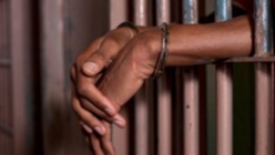 Tribunal de Saint-Louis : en pleine audience, un homme déverse son liquide séminal sur les cuisses d’une femme Tribunal de Saint-Louis : en pleine audience, un homme déverse son liquide séminal sur les cuisses d’une femme