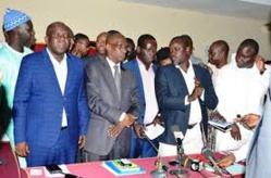 Manko Wattu pose ses doléances sur la table d'Abdoulaye Daouda DIALLO Manko Wattu pose ses doléances sur la table d'Abdoulaye Daouda DIALLO