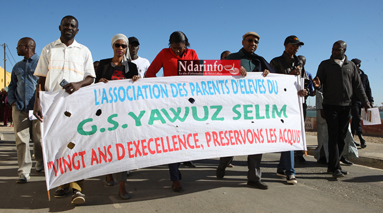YAVUZ SELIM: À Saint-Louis, une marche contre la « forfaiture ». Regardez !