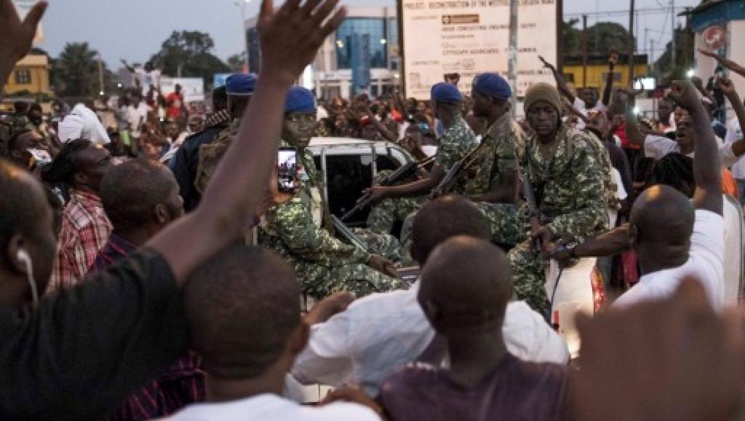Gambie: l’opération militaire suspendue pour une ultime médiation