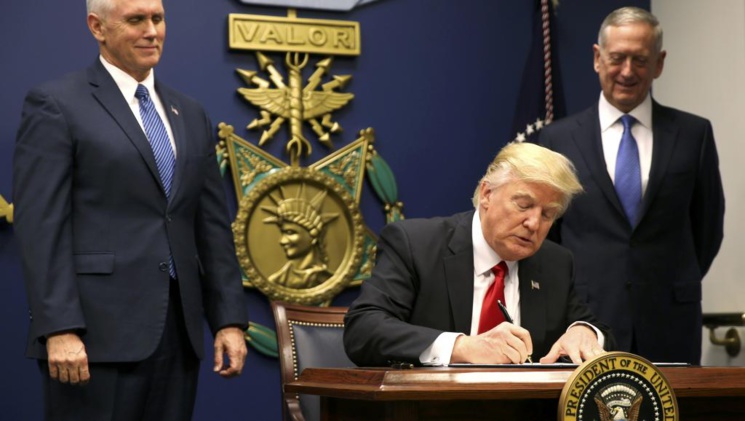 Trump interdit l'entrée aux Etats-Unis aux ressortissants de 7 pays musulmans