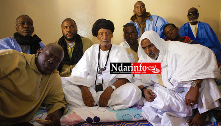 Cheikh Aya AIDARA avec ses fils et ses talibés. Crédit photo: NDARINFO.COM