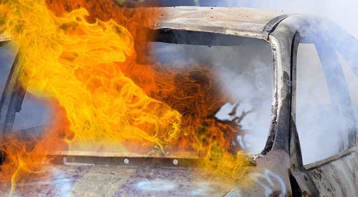 Deux véhicules prennent feu à l’entrée de Saint-Louis