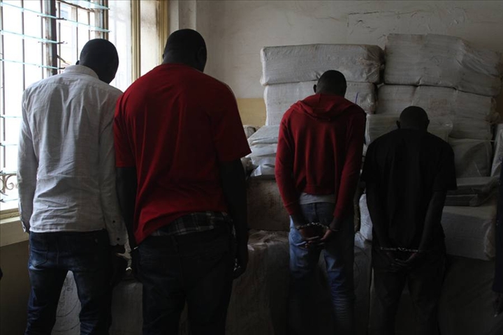 Gangstérisme et insécurité galopante à Thies: La station EDK attaquée cette nuit, les bandits marchaient à pieds… Gangstérisme et insécurité galopante à Thies: La station EDK attaquée cette nuit, les bandits marchaient à pieds…