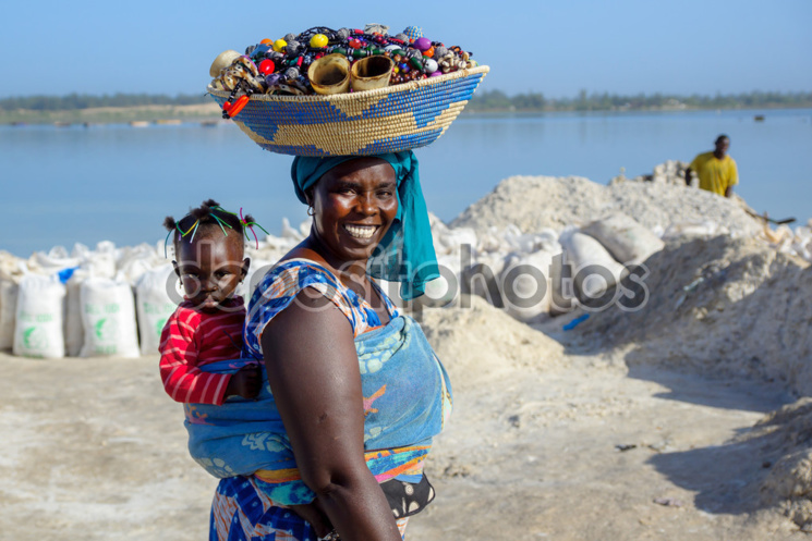 Sénégal : les femmes de plus en plus qualifiées, les hommes davantage tournés vers des activités féminines (sociologue)