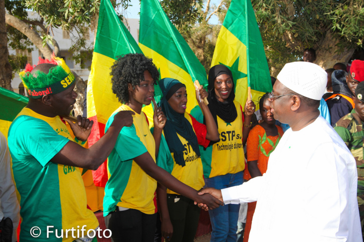 CIVISME: Paco présente son concept citoyen au Président Macky SALL (Photos) CIVISME: Paco présente son concept citoyen au Président Macky SALL (Photos)