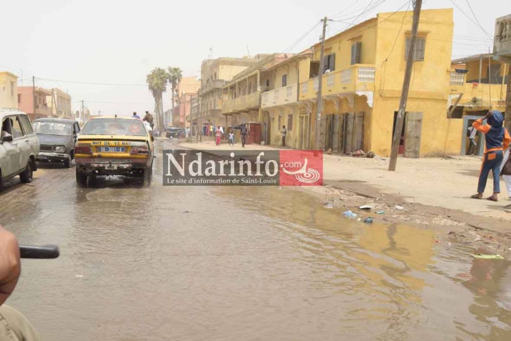 (Photos) Situation catastrophique sur la Langue de Barbarie : des rues de Santhiba, Guet-Ndar et Goxu Mbacc, envahies par la mer 