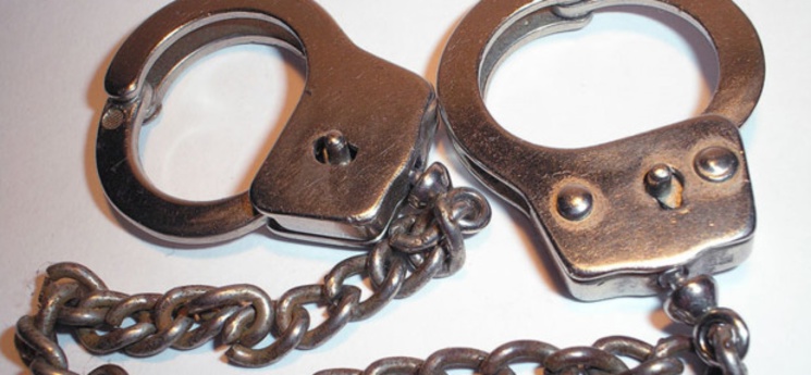 Saint-Louis : un sixième Comorien arrêté avec un  faux passeport. Saint-Louis : un sixième Comorien arrêté avec un  faux passeport.