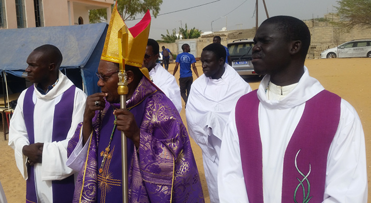 JMJ 2017 A L’AUMONERIE SAINT-AUGUSTIN DE L’UGB : Monseigneur Ernest SAMBOU satisfait de l’organisation en parlant de JMJ « extraordinaires »