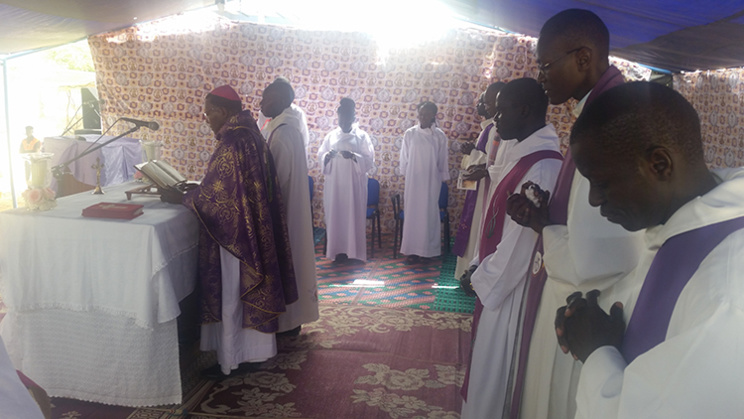 JMJ 2017 A L’AUMONERIE SAINT-AUGUSTIN DE L’UGB : Monseigneur Ernest SAMBOU satisfait de l’organisation en parlant de JMJ « extraordinaires »