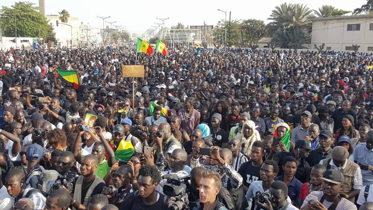 Replay : Y'en a marre réussit le pari de la mobilisation à la place de l'Obélisque