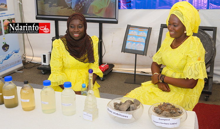 Mme FAYE et M.NDIAYE de l'ONAS accueillent les visiteurs.