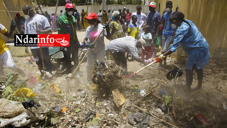 Assistance aux sinistrés de la mer : Manko Wattu NDAR nettoie la case-foyer de Santhiaba, distribue des vivres aux démunis (vidéo) Assistance aux sinistrés de la mer : Manko Wattu NDAR nettoie la case-foyer de Santhiaba, distribue des vivres aux démunis (vidéo)