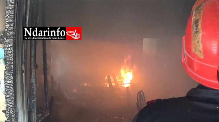 Violent incendie à Ndioloffène : quatre chambres équipées, consumées par les flammes ( vidéo) 