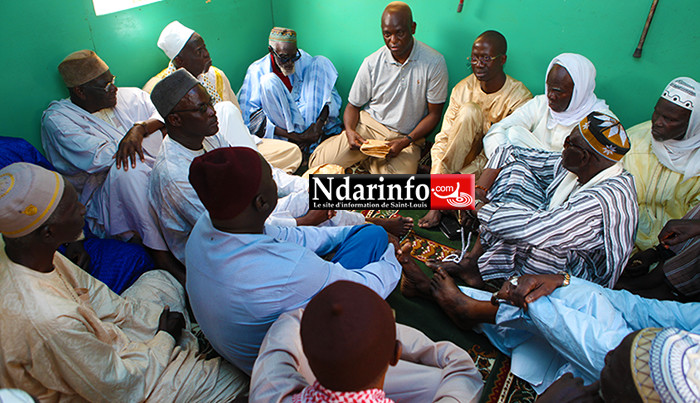 Mansour FAYE en discussion, ce dimanche, avec les sages de Guet-Ndar à "Barack bi"