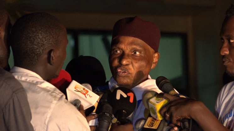 Me WADE à son arrivée à DAKAR  : " si Macky Sall veut, je lui prête mon avion afin que lui et ses proches n'assistent pas à sa défaite "