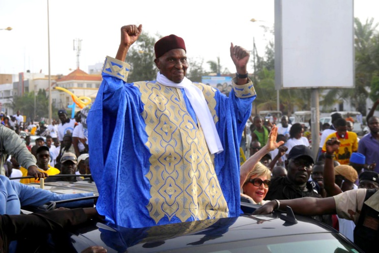 URGENT : un accident stoppe le cortège de Wade à Rao URGENT : un accident stoppe le cortège de Wade à Rao