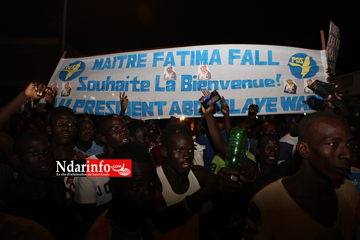 Les troupes de Me Fatima FALL envahissent l'avenue Général de Gaulle. WADE stoppe son cortège