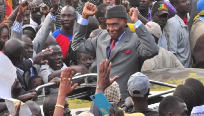 Dernière minute – le cortège de Abdoulaye Wade bloqué à l’avenue Malick Sy