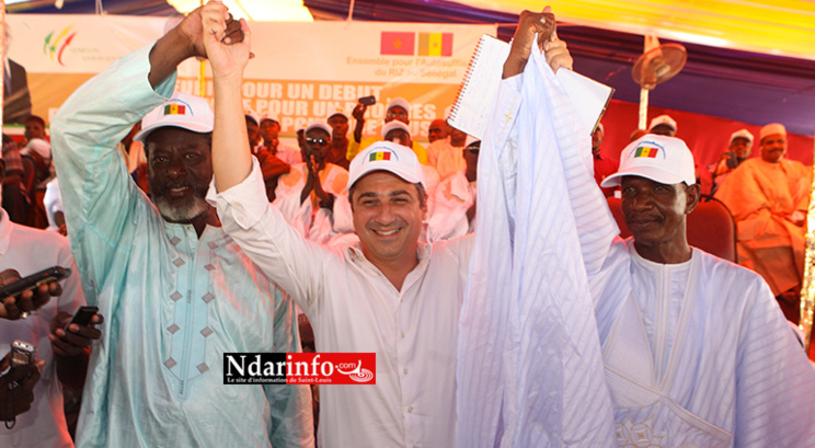 Le Directeur Business Development d’Afri Partners entouré par les maires de DODELE et DEMETTE Le Directeur Business Development d’Afri Partners entouré par les maires de DODELE et DEMETTE