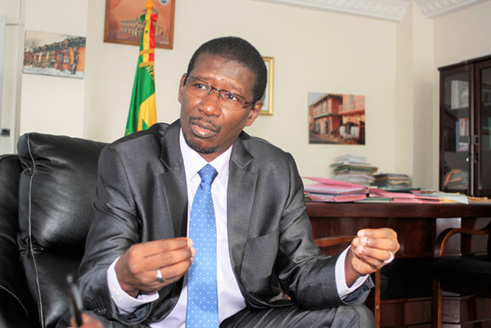 Mary Teuw Niane invite à "repenser le rôle des langues dans le développement’’ Mary Teuw Niane invite à "repenser le rôle des langues dans le développement’’