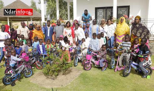 SOCIAL : Sokhna Ndiaye FAYE gâte les enfants de BANGO (Vidéo & Photos)