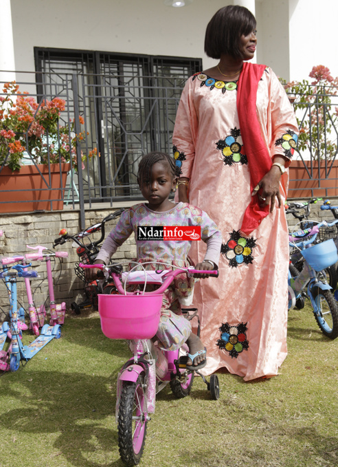 SOCIAL : Sokhna Ndiaye FAYE gâte les enfants de BANGO (Vidéo & Photos)