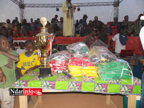 FINALE DE LA ZONE 13 : le parrain Pape DIEYE, mécène de la jeunesse (vidéo) FINALE DE LA ZONE 13 : le parrain Pape DIEYE, mécène de la jeunesse (vidéo)