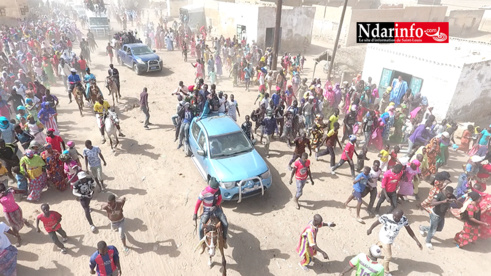 DEBY – TIGUETTE : l’impressionnant accueil du Khalif général des Khadres (vidéo)
