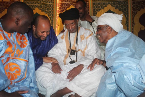 Saint-Louis : Accueil populaire pour le Khalif général des Khadres ( photos) Saint-Louis : Accueil populaire pour le Khalif général des Khadres ( photos)