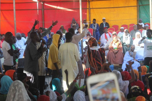 Saint-Louis : Accueil populaire pour le Khalif général des Khadres ( photos) Saint-Louis : Accueil populaire pour le Khalif général des Khadres ( photos)