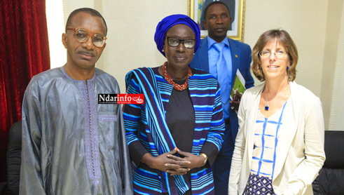 Lutte contre les mariages d’enfants : L’ambassadrice du Canada salue « le travail de qualité » du Gestes de l'Ugb (vidéo) Lutte contre les mariages d’enfants : L’ambassadrice du Canada salue « le travail de qualité » du Gestes de l'Ugb (vidéo)