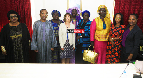 Lutte contre les mariages d’enfants : L’ambassadrice du Canada salue « le travail de qualité » du Gestes de l'Ugb (vidéo) Lutte contre les mariages d’enfants : L’ambassadrice du Canada salue « le travail de qualité » du Gestes de l'Ugb (vidéo)