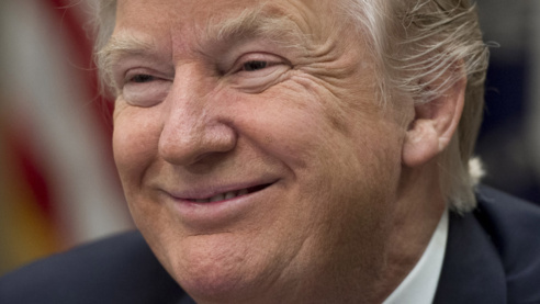 Donald J. Trump ou le délire du dément. Par Abou Bakr MOREAU Donald J. Trump ou le délire du dément. Par Abou Bakr MOREAU