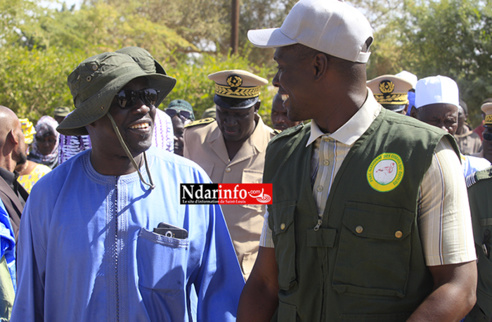Le Ministre en compagnie de Ousmane KANE, membre des éco-gardes du Parc National du Djoudj