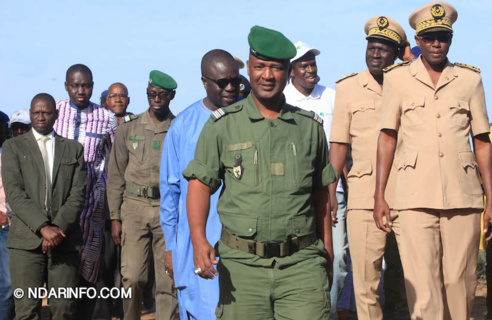 ÉCOLOGIE : Dénombrement des Oiseaux d’Eau du Parc du DJOUDJ (Images exclusives) ÉCOLOGIE : Dénombrement des Oiseaux d’Eau du Parc du DJOUDJ (Images exclusives)